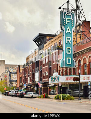 FARGO, ND, USA - 22. SEPTEMBER 2017: Downtown Fargo und die Fargo Film Theater in Fargo, North Dakota, USA Stockfoto