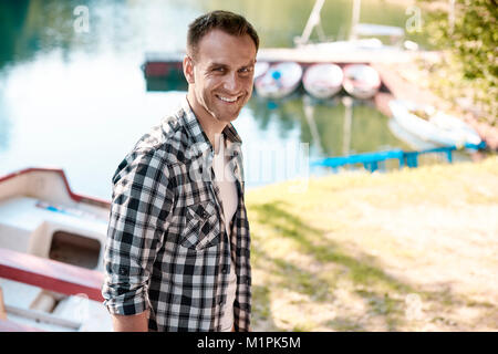 Porträt eines lächelnden, stattlicher Mann Stockfoto