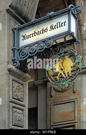 Schild Auerbachs Keller in der madlerpassage, Leipzig, Sachsen, Deutschland, Europa, Schild Auerbachs Keller in der Mädlerpassage, Sachsen, Deutschland, Stockfoto