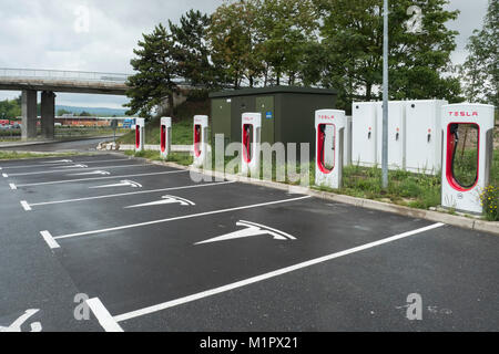 Ladestation für Teslabilar, Frankreich. Stockfoto