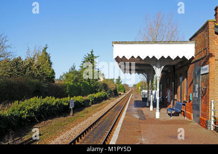 Ein Blick auf den Bahnhof an der Rohrdommel Linie an Worstead, Norfolk, England, Vereinigtes Königreich, Europa. Stockfoto