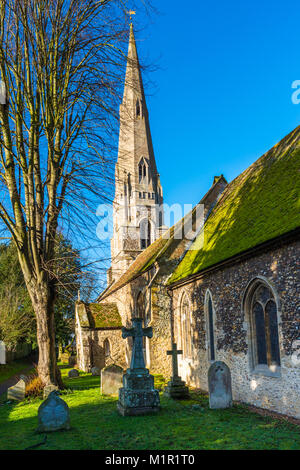 Saint Mary's Houghton mit wyton Kirche mit ihren grünen Moos bedeckte Dach auf Mühle St., Houghton, Cambridgeshire, England, UK. Stockfoto