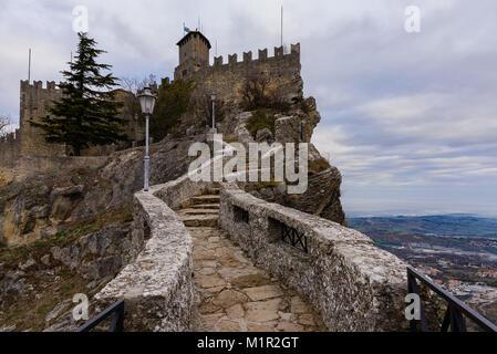 Pass von Hexen in der Republik San Marino (Passo delle streghe, Monte Titano) Repubblica di San Marino Stockfoto