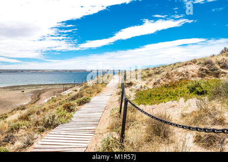 Puerto Madryn Strand, Sonne, Wellen und Sand, schönen Tag Stockfoto