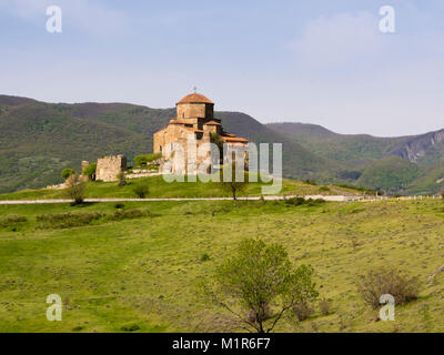 Dschuari Kloster, Georgien ein UNESCO-Weltkulturerbe, auf einem Hügel mit Blick auf die Stadt Mtskheta isoliert, Stockfoto