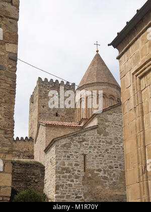 Festung Ananuri, eine mittelalterliche Burg und Sitz der lokalen eristavis (Herzöge) in den hohen Kaukasus in Georgien, Äußere der Kirche der Mutter Gottes Stockfoto