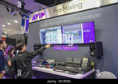 Anaheim, CA, USA. 25 Jan, 2018. Audio Mix Demo im Jahr 2018 Jährliche NAMM Show, die global business Convention für die Musikindustrie. Credit: Dave Safley/ZUMA Draht/Alamy leben Nachrichten Stockfoto