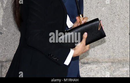 London, Großbritannien. 1 Feb, 2018. Die Handtasche von Meghan Markle, als sie und seine königliche Hoheit Prinz Harry (von Wales) die Endeavour Fund Awards am Goldsmiths' Hall, London teilnehmen am Februar 1, 2018 Quelle: Paul Marriott/Alamy leben Nachrichten Stockfoto