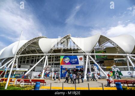 Guadalajara, Jalisco, Mexiko. 1. Februar, 2018. Caribbean Serie 2018. Aspekte der Panamerikanischen Stadion oder Stadion von Los Charros de Jalisco, vor Beginn der morgigen Baseball party Serie del Caribe 2018 in Guadalajara, Jalisco gehalten zu werden. Fans sind auf der Suche nach der neuesten Tickets an der Abendkasse heute und dem Vertrieb des Jersey und offiziellen Kappe des mexikanischen Teams sowie der Kuba, Dominikanische Republik, Venezuela, Puerto Rico. Februar 1, 2018 Quelle: NortePhoto.com/Alamy leben Nachrichten Stockfoto