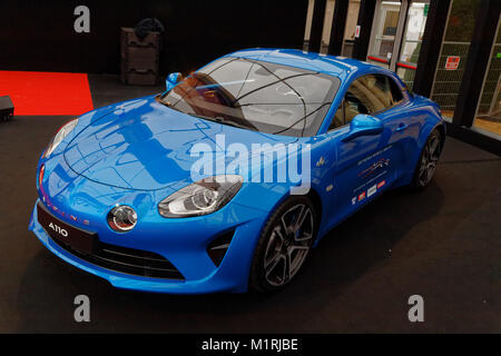 Paris, Frankreich. Januar 2018. Alpine A110 - Das Internationale Automobilfestival vereint in Paris die schönsten Konzeptfahrzeuge der Automobilhersteller vom 31. Januar bis 4. Februar 2018. Kredit: Bernard Menigault/Alamy Live News Stockfoto