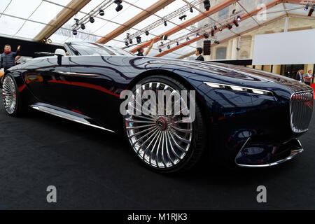 Paris, Frankreich. Januar 2018. Vision-MERCEDES MAYBACH 6 CABRIOLET - Das Internationale Automobilfestival vereint in Paris die schönsten Konzeptfahrzeuge der Automobilhersteller vom 31. Januar bis 4. Februar 2018. Kredit: Bernard Menigault/Alamy Live News Stockfoto