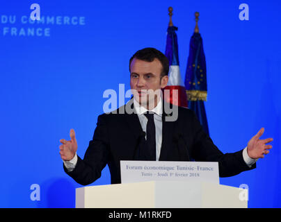 Tunis, Tunesien. 1 Feb, 2018. Der französische Präsident Emmanuel Längestrich spricht an der Tunisia-France Wirtschaftsforum in Tunis, die Hauptstadt Tunesiens, Feb 1, 2018. Credit: Adele Ezzine/Xinhua/Alamy leben Nachrichten Stockfoto