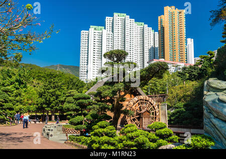 Wassermühle in Nan Lian Garden, einer chinesischen klassischen Garten in Hongkong, China Stockfoto