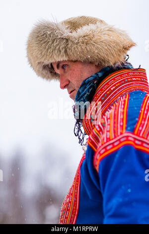 Skibotn, Norwegen. Sami Mann im Profil. Stockfoto