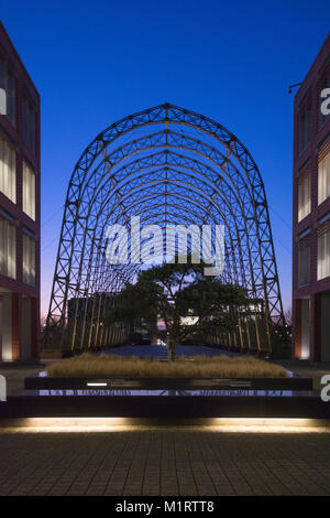 Farnborough Luftschiff Hangar bei Nacht, Hampshire, England, Großbritannien Stockfoto