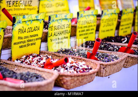 Gewürze auf dem Markt in Sevilla Stockfoto