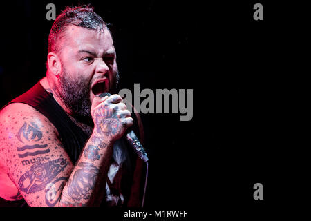 Die englische Hardcore Punk Band Galgen führt ein Live Konzert in Det Akademiske Kvarter in Bergen. Hier Sänger Wade MacNeil ist live auf der Bühne gesehen. Norwegen, 26.09.2012. Stockfoto