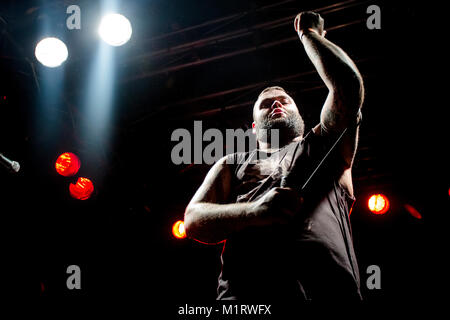 Die englische Hardcore Punk Band Galgen führt ein Live Konzert in Det Akademiske Kvarter in Bergen. Hier Sänger Wade MacNeil ist live auf der Bühne gesehen. Norwegen, 25.09.2012. Stockfoto