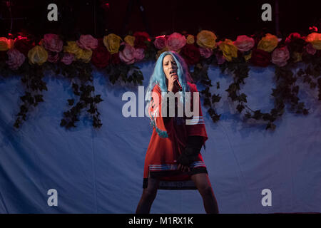 Norwegen, Bergen - Juni 17., 2017. Der amerikanische Sänger und Songwriter Halsey führt ein Live Konzert während der norwegischen Musik Festival Bergenfest 2017 in Bergen. Stockfoto