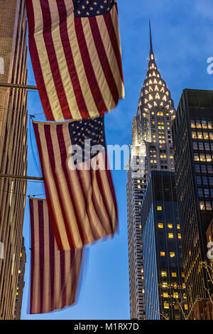 Chrysler Building und amerikanische Flaggen New York City Stockfoto