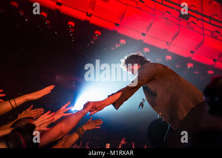 Norwegen, Bergen - 24. Juni 2017. Die schwedische Sängerin, Musikerin und Songwriterin Håkan Hellström führt ein Live Konzert in Grieghallen in Bergen. (Foto: Gonzales Foto - Jarle H. Moe). Stockfoto