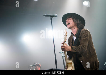 Norwegen, Bergen - 24. Juni 2017. Die schwedische Sängerin, Musikerin und Songwriterin Håkan Hellström führt ein Live Konzert in Grieghallen in Bergen. (Foto: Gonzales Foto - Jarle H. Moe). Stockfoto