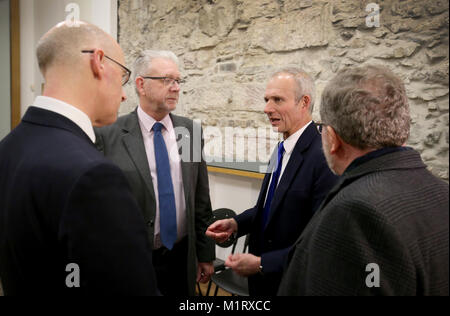 (Links-rechts) Stellvertretender Erster Minister John Swinney und Brexit Minister Mike Russell Treffen mit Theresa's können De-facto-Stellvertreter David Lidington und schottische Sekretär David Mundell am schottischen Parlament in Edinburgh, Änderungen der Europäischen Union (Rücktritt) Rechnung zu diskutieren. Stockfoto