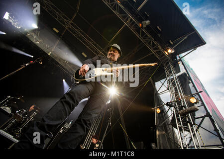 Die englische Alternative Rock Band Levellers führt ein Live Konzert in der norwegischen Musik Festival Bergenfest 2015 in Bergen. Hier Sänger und Musiker Mark Chadwick ist live auf der Bühne. Norwegen, 13/06 2015. Stockfoto