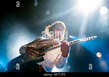 Norwegen, Bergen - September 08, 2017. Die norwegische Progressive Rock Band Major Parkinson führt ein Live Konzert an der USF Verftet in Bergen. Hier Gitarristen Øystein Bech-Eriksen wird gesehen, live auf der Bühne. (Foto: Gonzales Foto - Jarle H. Moe). Stockfoto