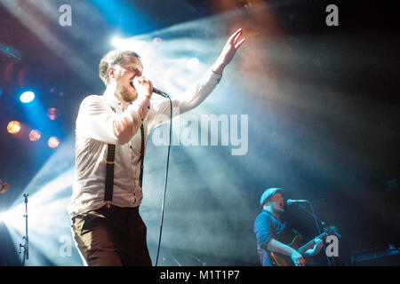 Norwegen, Bergen - September 08, 2017. Die norwegische Progressive Rock Band Major Parkinson führt ein Live Konzert an der USF Verftet in Bergen. Hier Sänger Jon Ivar Kollbotn gesehen wird live auf der Bühne. (Foto: Gonzales Foto - Jarle H. Moe). Stockfoto