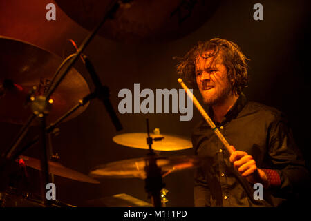 Norwegen, Bergen - September 08, 2017. Die norwegische Progressive Rock Band Major Parkinson führt ein Live Konzert an der USF Verftet in Bergen. Hier Schlagzeuger Sondre Veland wird gesehen, live auf der Bühne. (Foto: Gonzales Foto - Jarle H. Moe). Stockfoto