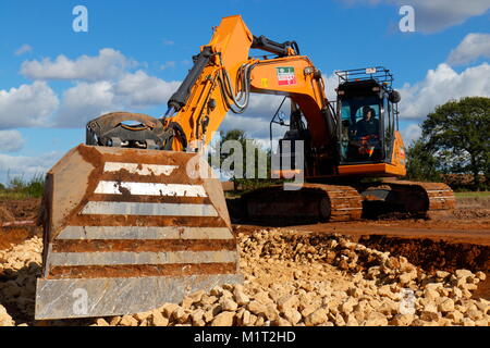 Ein Bagger bereitet Boden auf einem Abschnitt der neuen Build Straße, die zum Flughafen Doncaster Sheffield führt Stockfoto