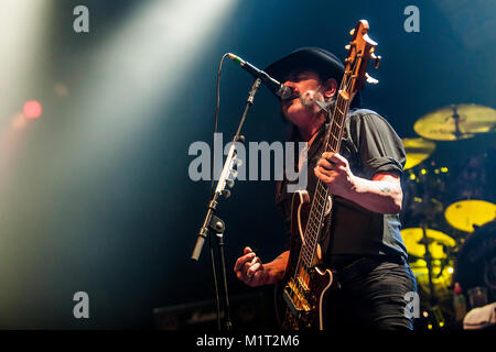 Die englische Hard Rock Band Motörhead führt ein Live Konzert in den Grieghallen in Bergen. Hier Bassist, Frauenheld und Sänger Lemmy ist live auf der Bühne gesehen. Norwegen 06.10.2012. Stockfoto