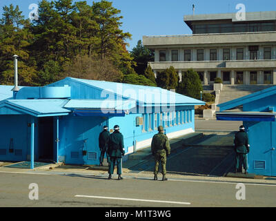 DMZ, Korea. 05.11.2017. Amerikanischen und Südkoreanischen Soldaten bewachen die Grenze. Stockfoto