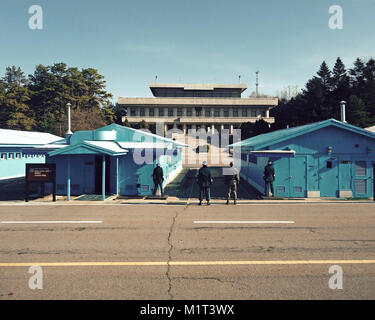 DMZ, Korea. 05.11.2017. Amerikanischen und Südkoreanischen Soldaten bewachen die Grenze. Stockfoto