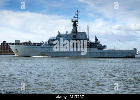 Offshore Patrol Schiff HMS Mersey Portsmouth verlassen am 1. Februar 2018 Stockfoto