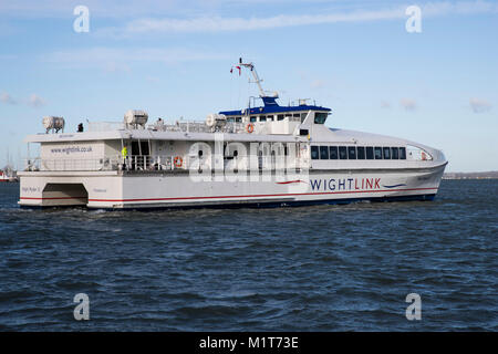 Wightlink Schnellfähre Wight Ryder II Ankunft in Portsmouth von Ryde, Isle of Wight am 1. Februar 2018 Stockfoto