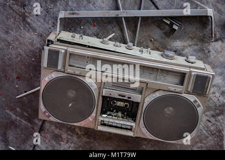 Gebrochene Boombox Stockfoto