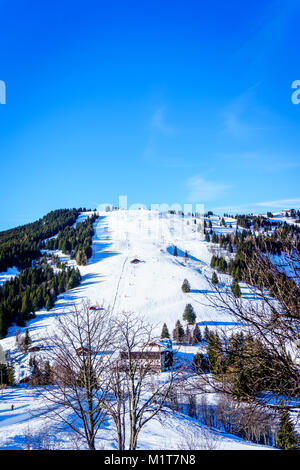 Familie Winter Sport in Bellevue Les Houches Megève, Frankreich. Top der Alpen Berg in der Nähe von Mont Blanc. Perfekte Schneehöhen für Wintersport, Ski. Stockfoto