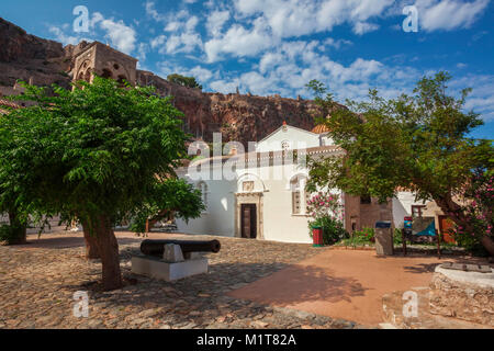 Schöne alte Stadt Monemvasia in Griechenland Stockfoto