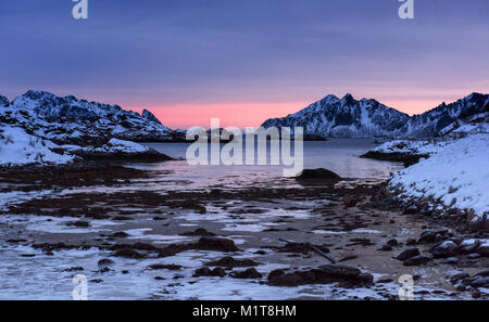 Sonnenuntergang in Svolvaer auf den Lofoten in Nordland, Norwegen Stockfoto