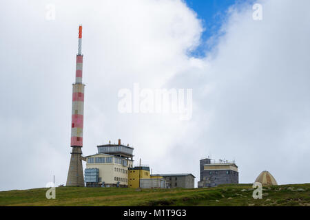 Botev Peak, Bulgarien - eine Wetterstation und ein Radio Tower (eröffnet 1966) auf den höchsten Gipfel des Balkangebirges Stockfoto