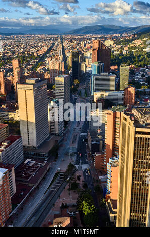 BOGOTA, KOLUMBIEN - 3. JANUAR 2015: ein Blick auf die Stadt Bogota von der Oberseite des Colpatria Gebäude. Stockfoto