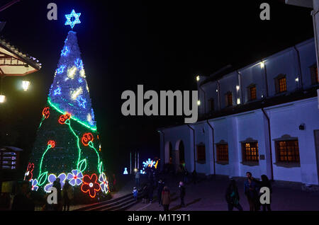 BOGOTA, KOLUMBIEN - Januar 6, 2015: Ein schöner Weihnachtsbaum an der Spitze des Hügels Monserrate, in Bogota. Stockfoto