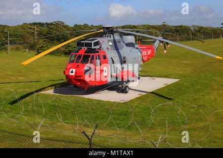 Royal Navy Search&Rescue Helicopter auf Anzeige an RNAS Culdorse in Cornwall. Stockfoto