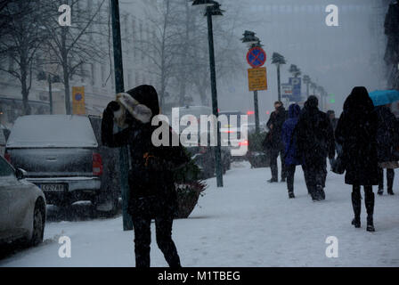 Starker Schneefall Hits Helsinki Stockfoto