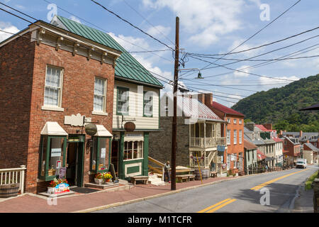 Blick auf die Gebäude auf High St, Harper's Ferry National Historic Park, Jefferson County, West Virginia, United States.