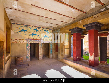 Kopien der Fresko in einer Halle im Palast von Knossos, berühmten antiken Stadt auf Kreta, befindet sich in der Nähe von Heraklion Stadt Stockfoto