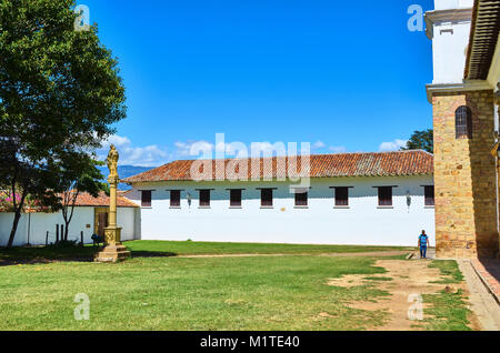 BOYACA, KOLUMBIEN - Januar 23, 2014: Die Kirche Nuestra Señora del Carmen in Villa de Leyva, Kolumbien. Stockfoto