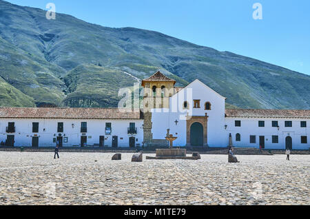 BOYACA, KOLUMBIEN - Januar 23, 2014: Die Kirche auf dem Hauptplatz von Villa de Leyva, Kolumbien. Stockfoto